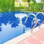 keramik kolam renang